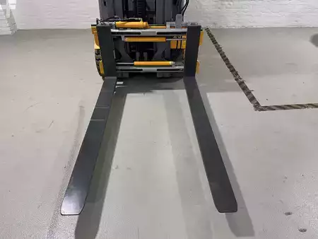 Elektro 4 Rad 2021  Jungheinrich EFG S30 (9)