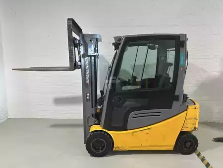 Elektro 4 Rad 2018  Jungheinrich EFG 320 (2)