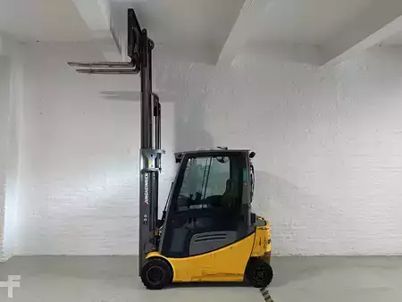 Elektro 4 Rad 2018  Jungheinrich EFG 320 (1)