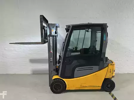 Elektro 4 Rad 2018  Jungheinrich EFG 320 (2)