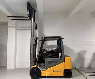 El truck - 4 hjulet 2018  Jungheinrich EFG 425 (1)