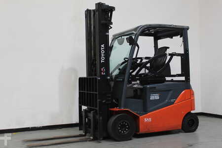 Elektro 4 Rad 2015  Toyota 8FBMKT25 (1)