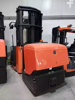 VZV pro práci v úzk.uličkách-retrakt 2017  Toyota VCE150A (1)