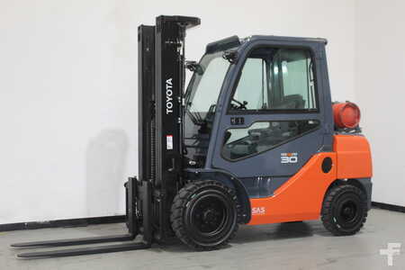 LPG VZV 2018  Toyota 02-8FGF30 (1)