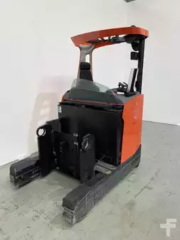 Reach Trucks 2019  Toyota RRE200H (1)