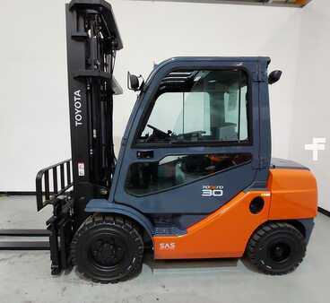 Empilhador diesel 2019  Toyota 02-8FDF30 (1)