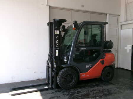 LPG Forklifts 2019  Toyota 06-8FG30F (1)