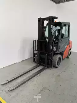 Wózki gazowe 2019  Toyota 02-8FGF30 (1)