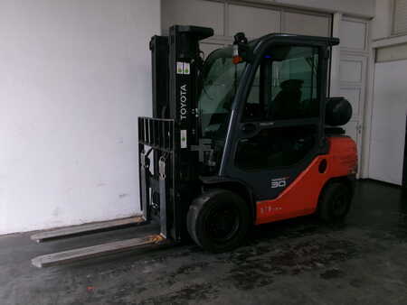 LPG Forklifts 2019  Toyota 06-8FG30F (1)