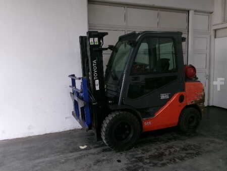 Treibgasstapler 2019  Toyota 06-8FGJ35F (1)