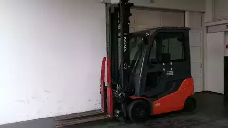 Elektromos 4 kerekű 2020  Toyota 8FBMKT25 (1)