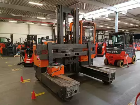 Carretilla de 4 vías 2020  HUBTEX MQ40 (1)