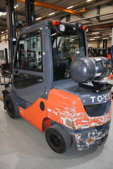 Treibgasstapler 2020  Toyota 02-8FGF30 (1)