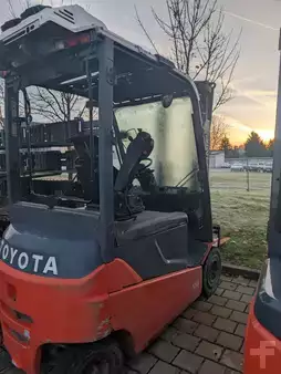 Sähkö - 4 pyör 2020  Toyota 8FBMT25 (1)