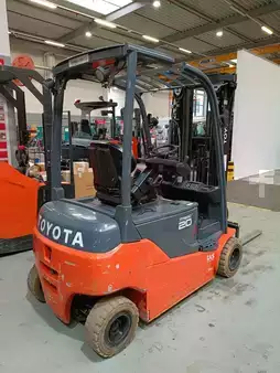 Elektromos 4 kerekű 2020  Toyota 8FBM20T (1)