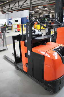 Toyota OSE100