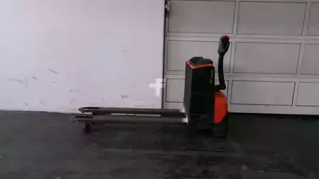 Elektromos emelőkocsik 2021  Toyota LWE160 (1)