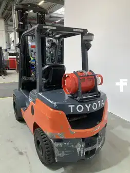 LPG VZV 2021  Toyota 02-8FGF30 (1)