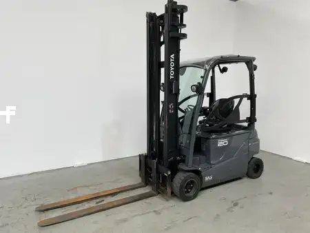 Elektryczne 4-kołowe 2021  Toyota 8FBM20T (1)