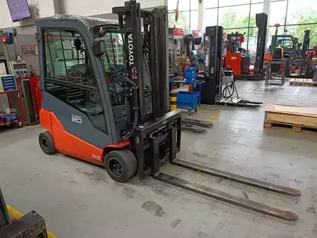 Elektro čtyřkolový VZV 2021  Toyota 8FBM20T (1)
