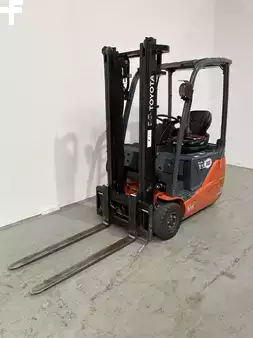 Elektryczne 3-kołowe 2021  Toyota 8FBE15T (1)