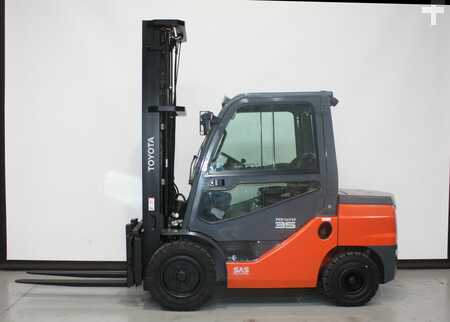 Chariots élévateurs diesel 2021  Toyota 52-8FDJF35 (1)