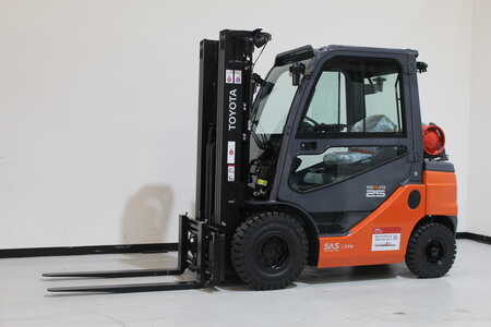LPG Forklifts 2022  Toyota 02-8FGF25 (1) 