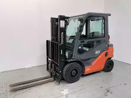 Chariots élévateurs GPL 2022  Toyota 06-8FG20F (1)