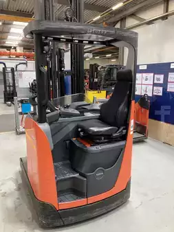 Carretilla retráctil 2022  Toyota RRE140HE (1)