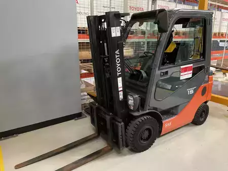 Nestekaasutrukki 2022  Toyota 06-8FG15F (1)