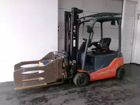 Elektryczne 4-kołowe 2022  Toyota 8FBM20T (1)