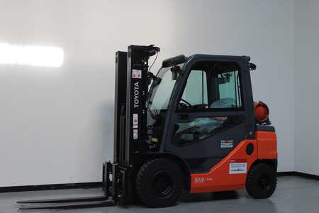 LPG Forklifts 2022  Toyota 02-8FGF25 (1) 