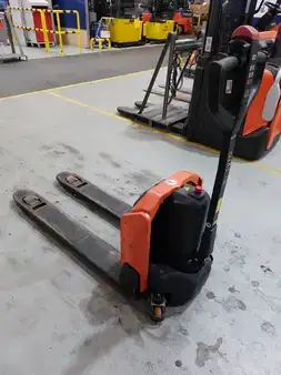 Elektromos emelőkocsik 2022  Toyota LHE130 (1)