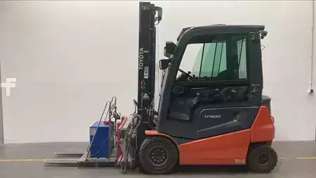 Elektryczne 4-kołowe 2022  Toyota 9FBMK30T (1)