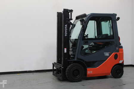 Empilhador a gás 2022  Toyota 06-8FG15F (1)