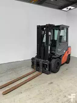 Carretilla elevadora GLP 2023  Toyota 06-8FGJ35F (1)