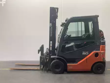 Gázüzemű targoncák 2023  Toyota 02-8FGKF20 (1)