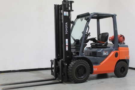 LPG VZV 2023  Toyota 02-8FGF30 (1)