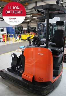 Chariots à mât rétractable 2023  Toyota RRE200HE (1)