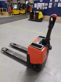 Elektromos emelőkocsik 2024  Toyota LWE130 (1)