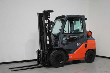 LPG Forklifts 2023  Toyota 02-8FGF30 (1) 