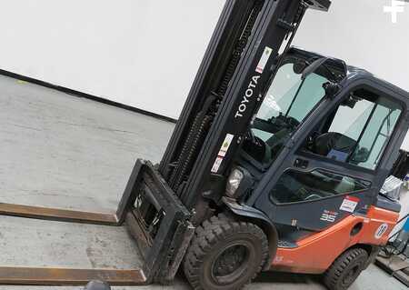 Chariots élévateurs diesel 2024  Toyota 52-8FDJF35 (1)