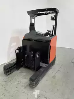 Carrelli retrattili 2024  Toyota RRE200H (1)
