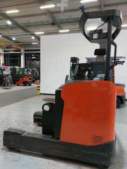 Schubmaststapler 2024  Toyota RRE200H (1)