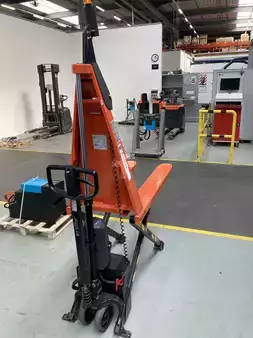 Wózek paletowy nożycowy 2025  Toyota HHL100PH (1)