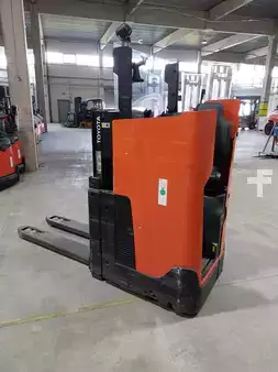 Gerbeurs à conducteur porté assis 2025  Toyota SSI200D (1)