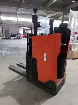 Gerbeurs à conducteur porté assis 2025  Toyota SSI200D (1)