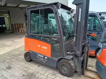 Carrelli elettrici 4 ruote 2022  Doosan B35X-7 (1)