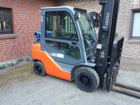 LPG Forklifts 2007  Toyota 02-8FGF25 (1)