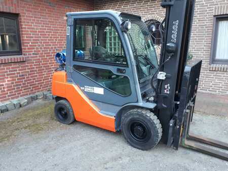 Propane Forklifts 2007  Toyota 02-8FGF25 (3)